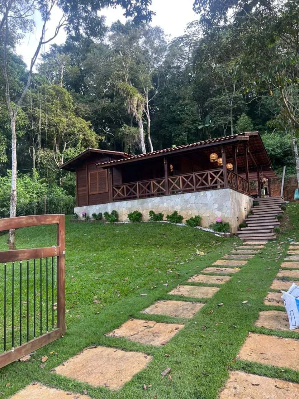 OPORTUNIDADE IMPERDÍVEL! INCRÍVEL CASA COM JACUZZI, 3 QUARTOS EM GUARAMIRANGA - Imagem 1
