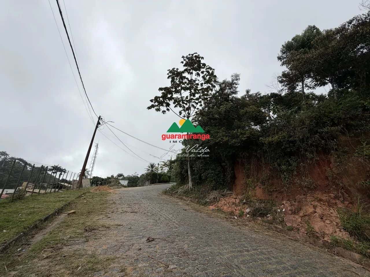 Terreno de 418,72m², ideal para a construção de uma pousada ou hotel, apenas 300 - Imagem 1